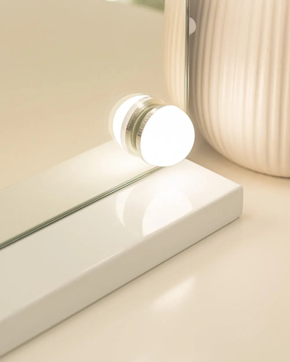 Miroir de Maquillage Lumineux — 15 Ampoules LED, 3 Tons de Lumière Ajustables, Commandes Tactiles