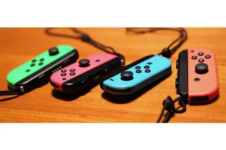 Console Nintendo Switch Nintendo avec paire de Joy-Con Rouge et Bleu Neon V3
